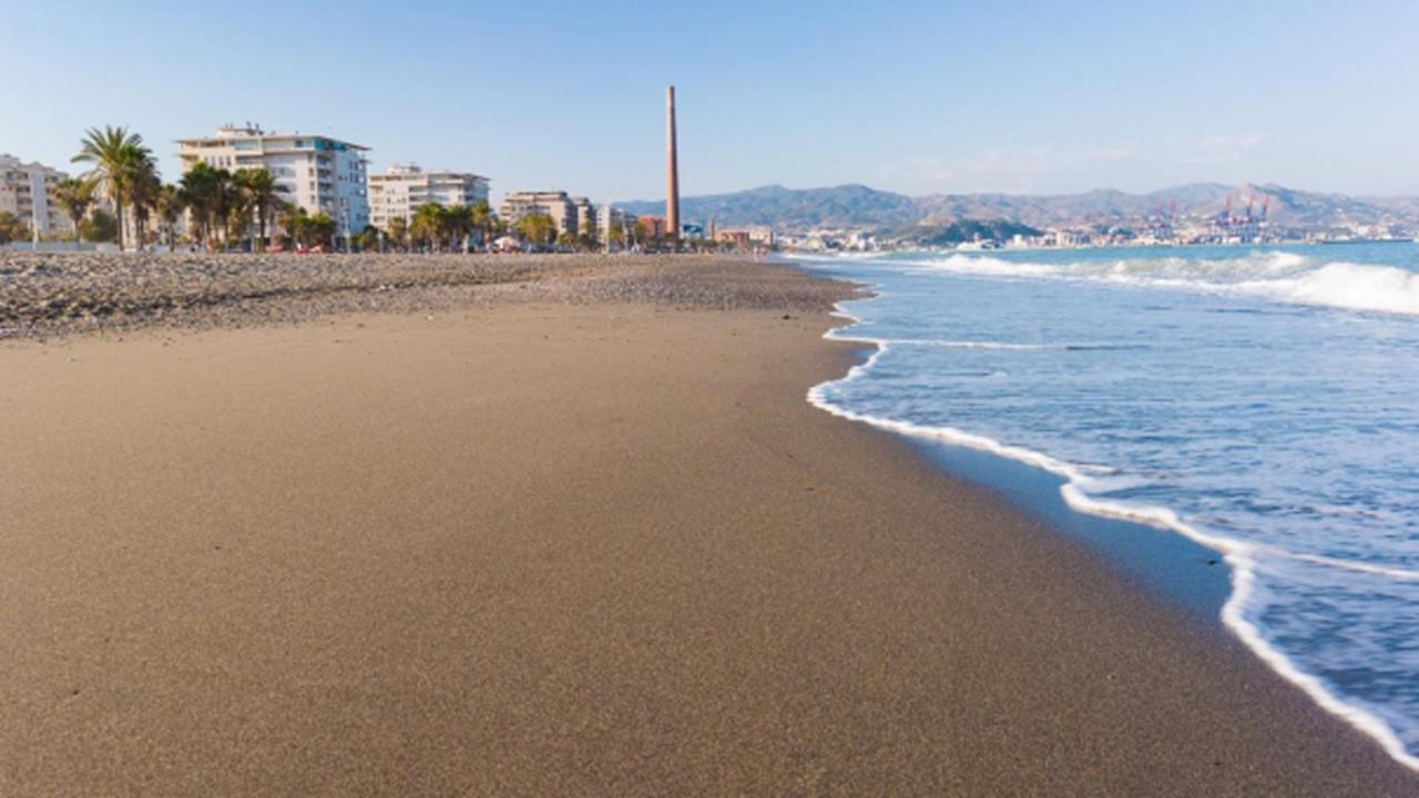 Pacificio Beachfront Apartment Malaga Exterior photo